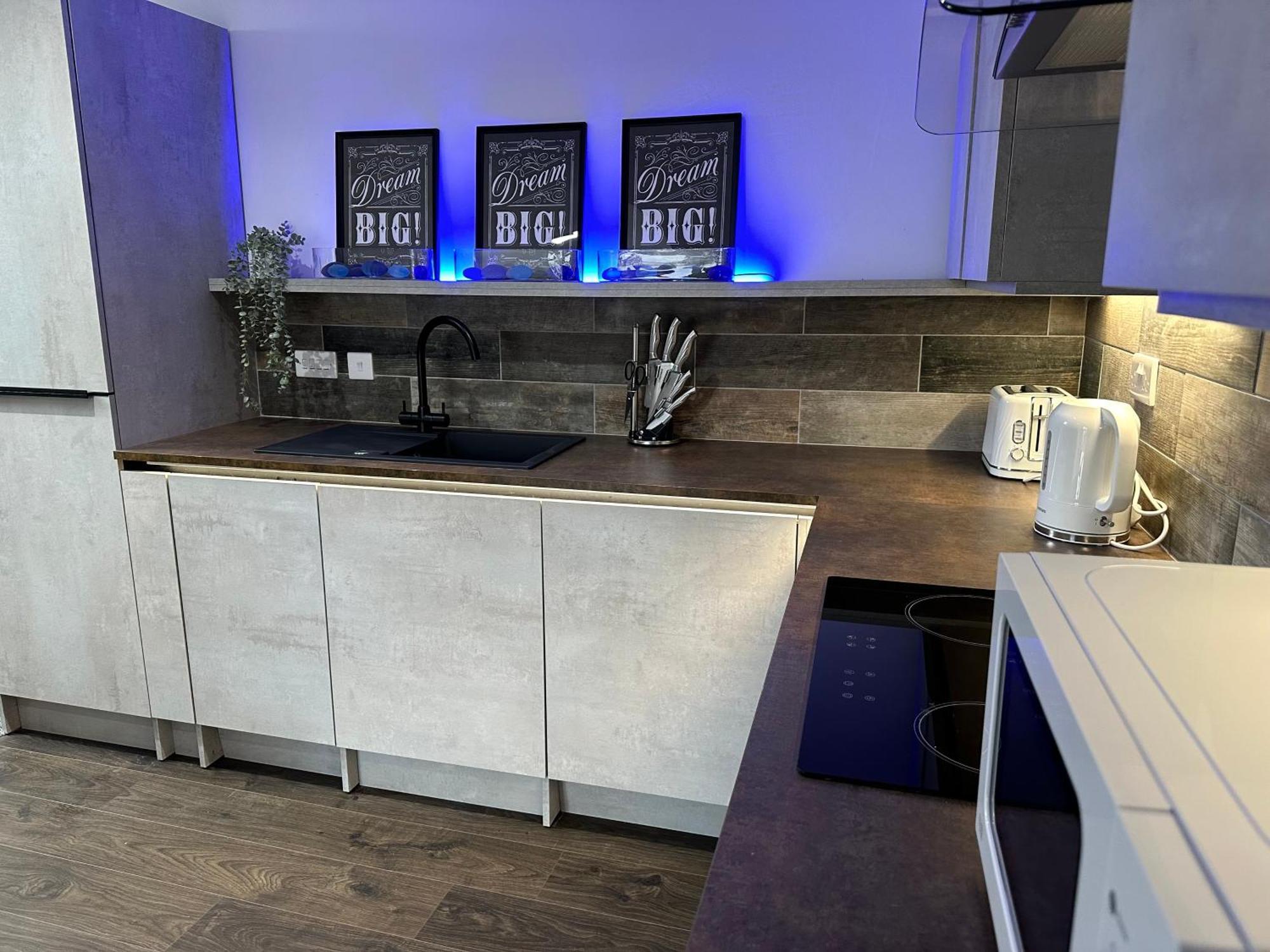 Vibrant Apartments Close To City Centre Кардифф Экстерьер фото