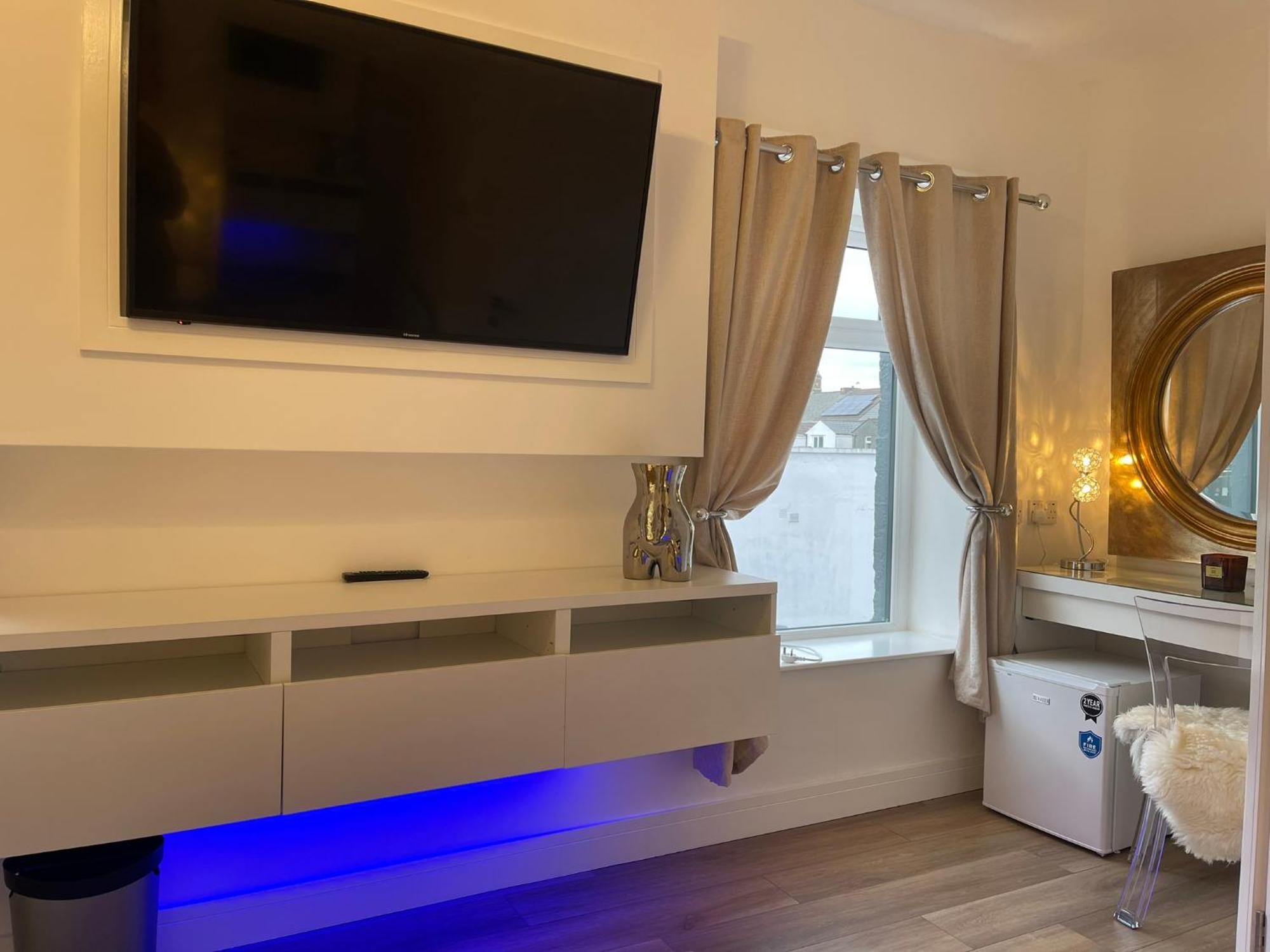 Vibrant Apartments Close To City Centre Кардифф Экстерьер фото